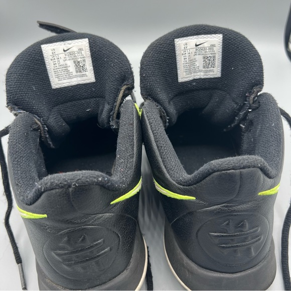 Nike Kyrie Flytrap III Basketball Sneakers Shoes Back Youth US Size 6Y - Picture 9 of 10